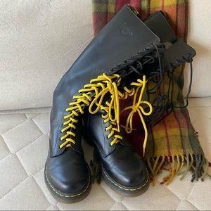 Knee High Dr. Martens Like New Womens sz9